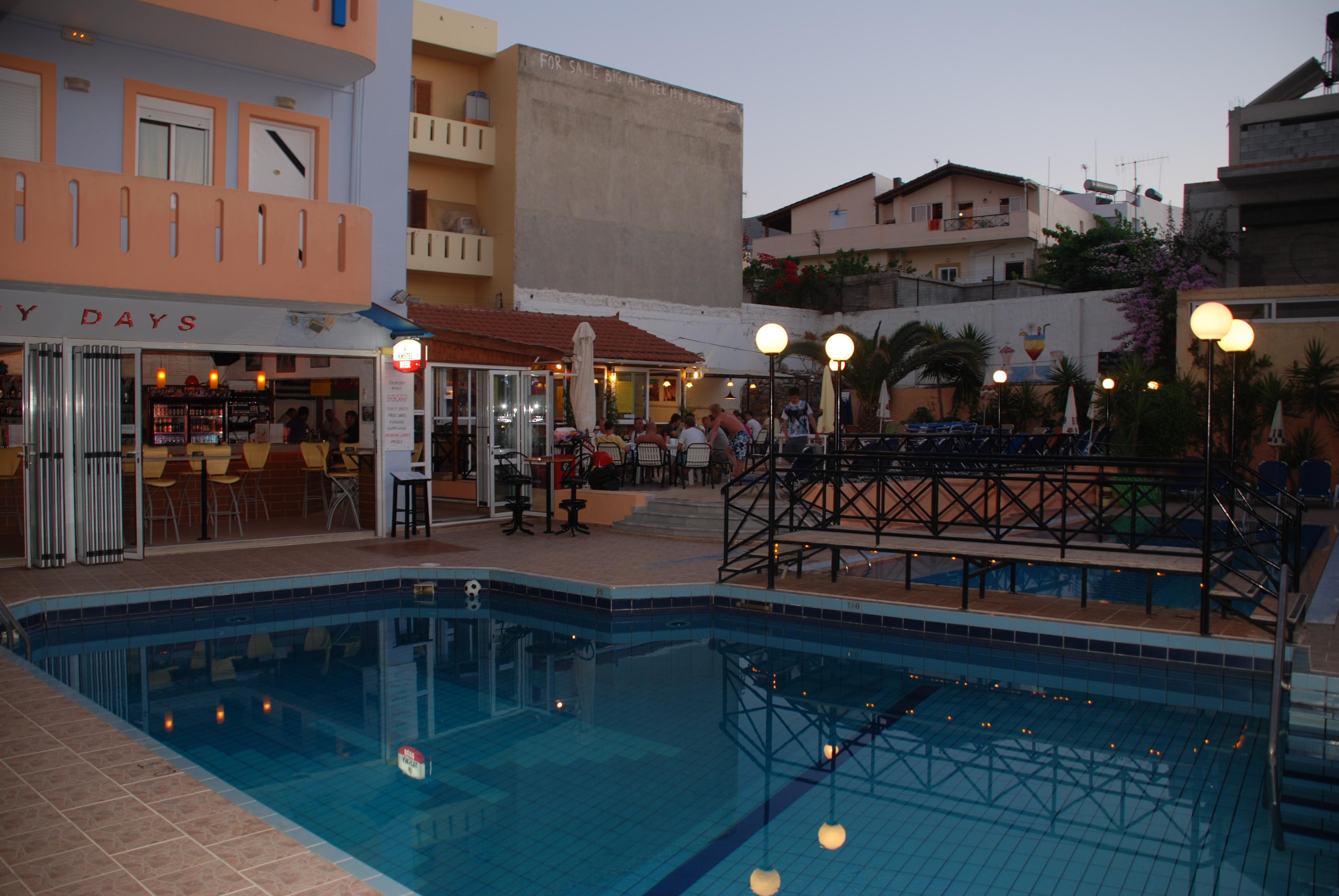 Happy Days Aparthotel มาเลีย ภายนอก รูปภาพ